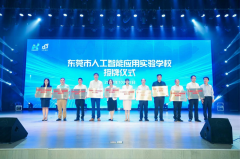 ”是以落实“立德树人”为课程的底子焦点 